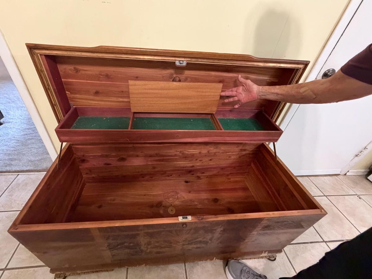 Lane Antique Blanket Cedar Chest