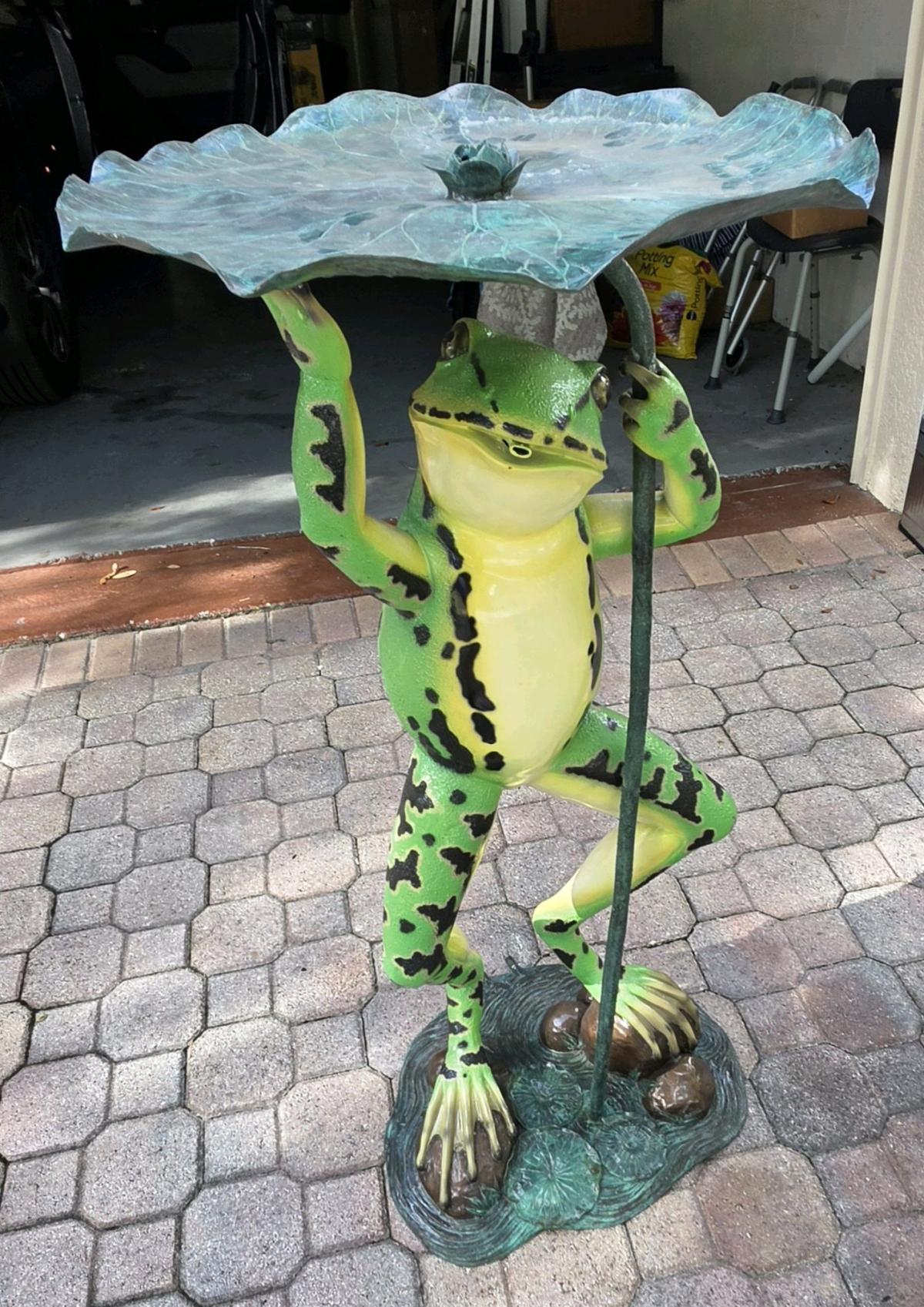 Nifao Frog Outdoor Bronze Fountain Green