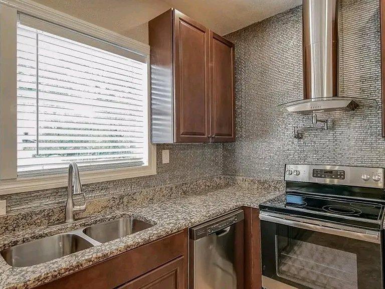 Spacious 1BR 1BA Apartment Your Dream Space Awaits
