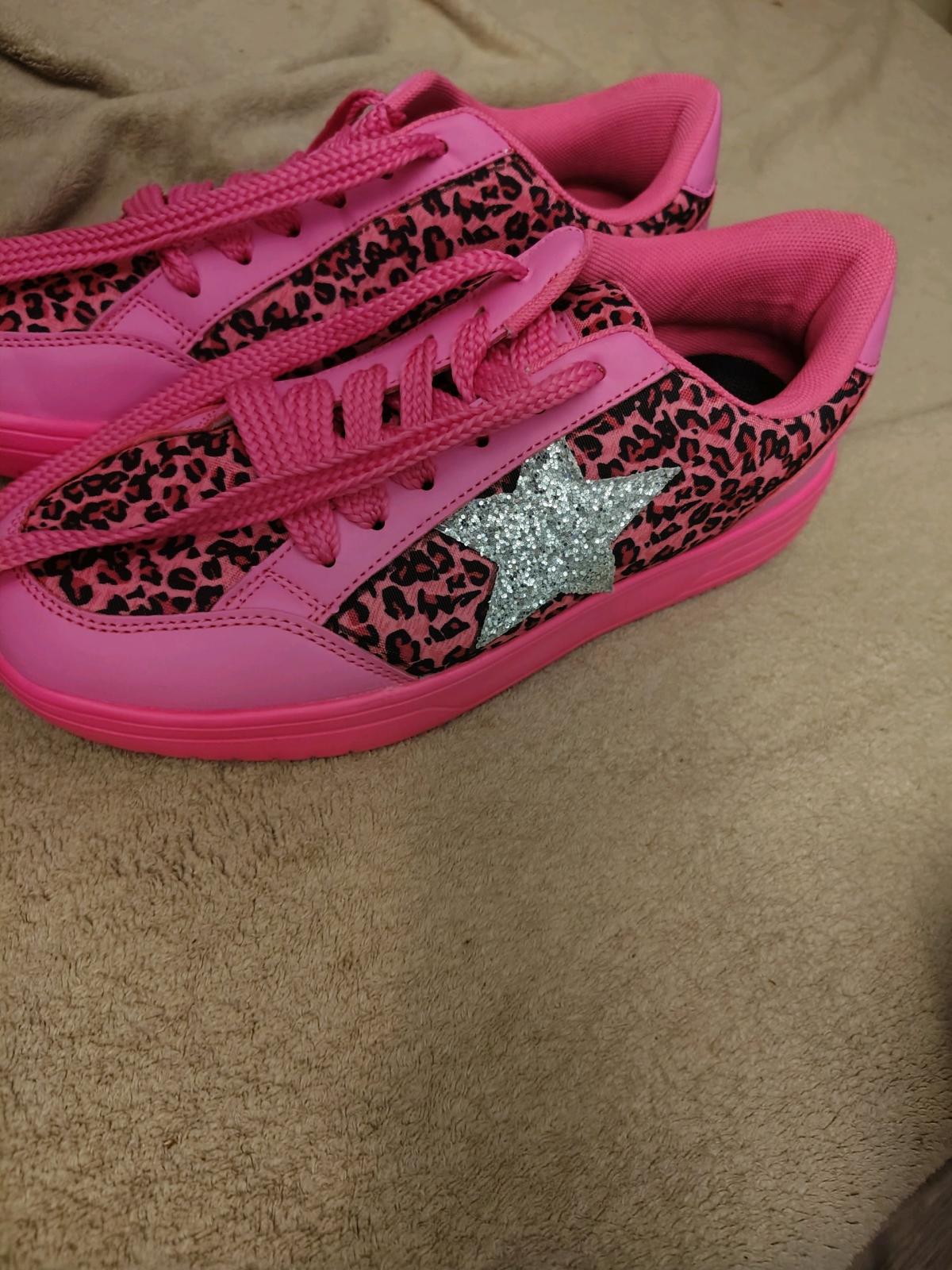 pink leapord print sneakers with shinny star on side