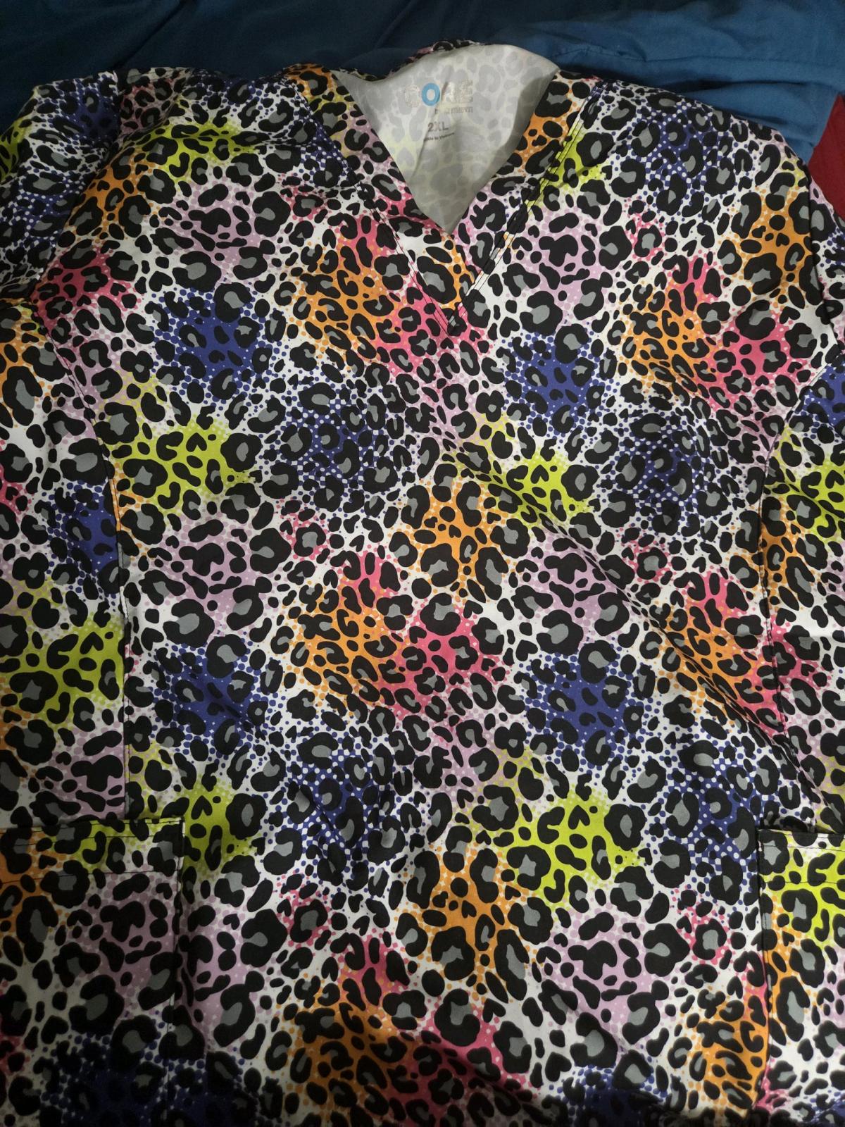 Womens Scrub top sz 2x great condition