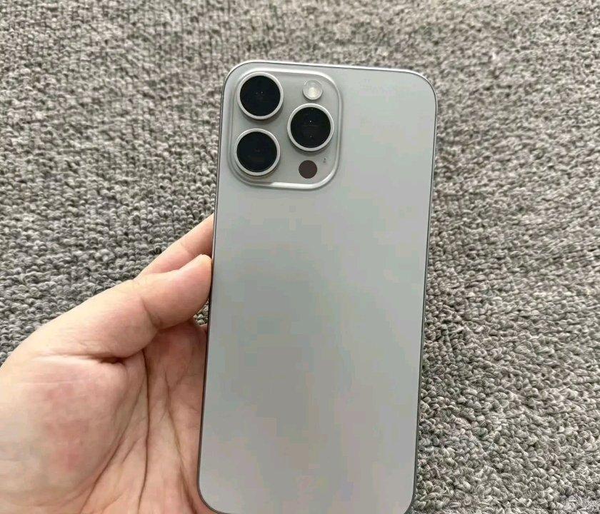 Apple iPhone 15 Pro Max  256GB  Natural Titanium Unlocked