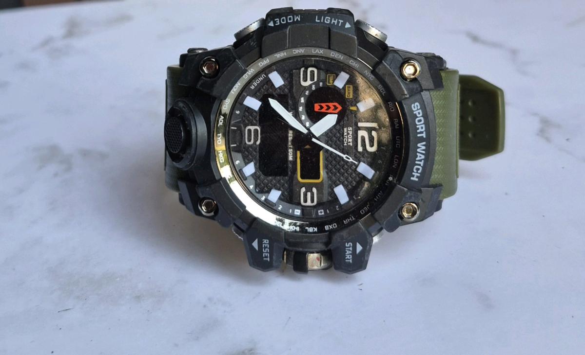 Men Military style water resistant watch