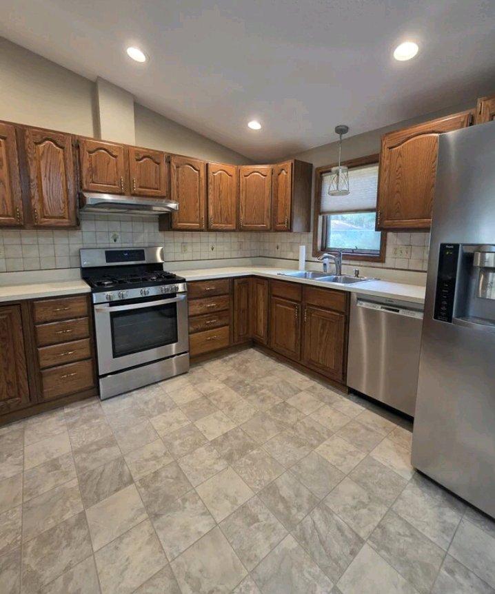 3 bedroom 2 bath house for rent