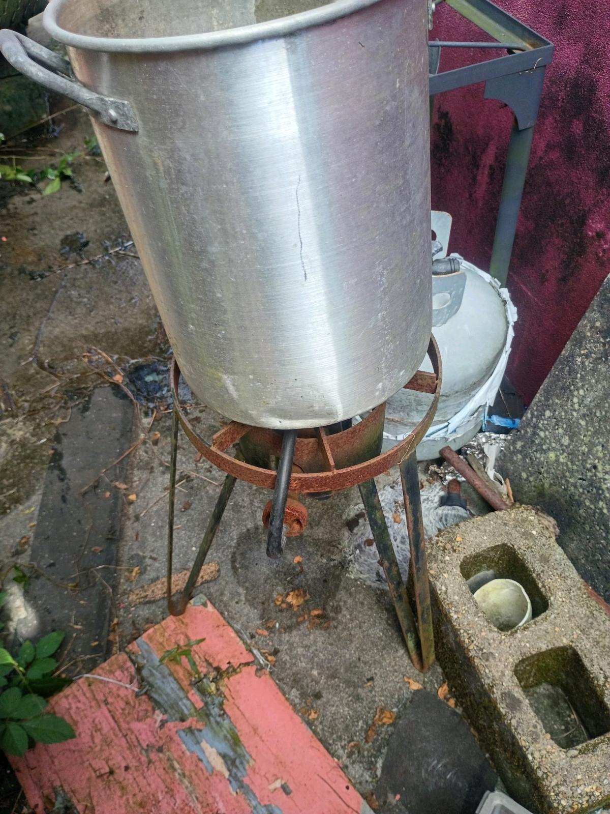 single burner with pot