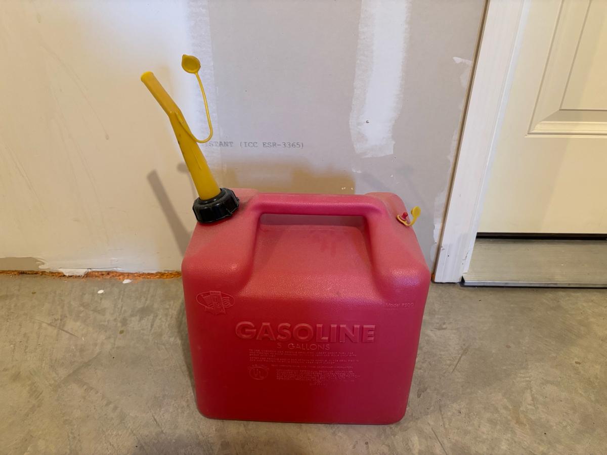 Chilton 5 gallon gas can