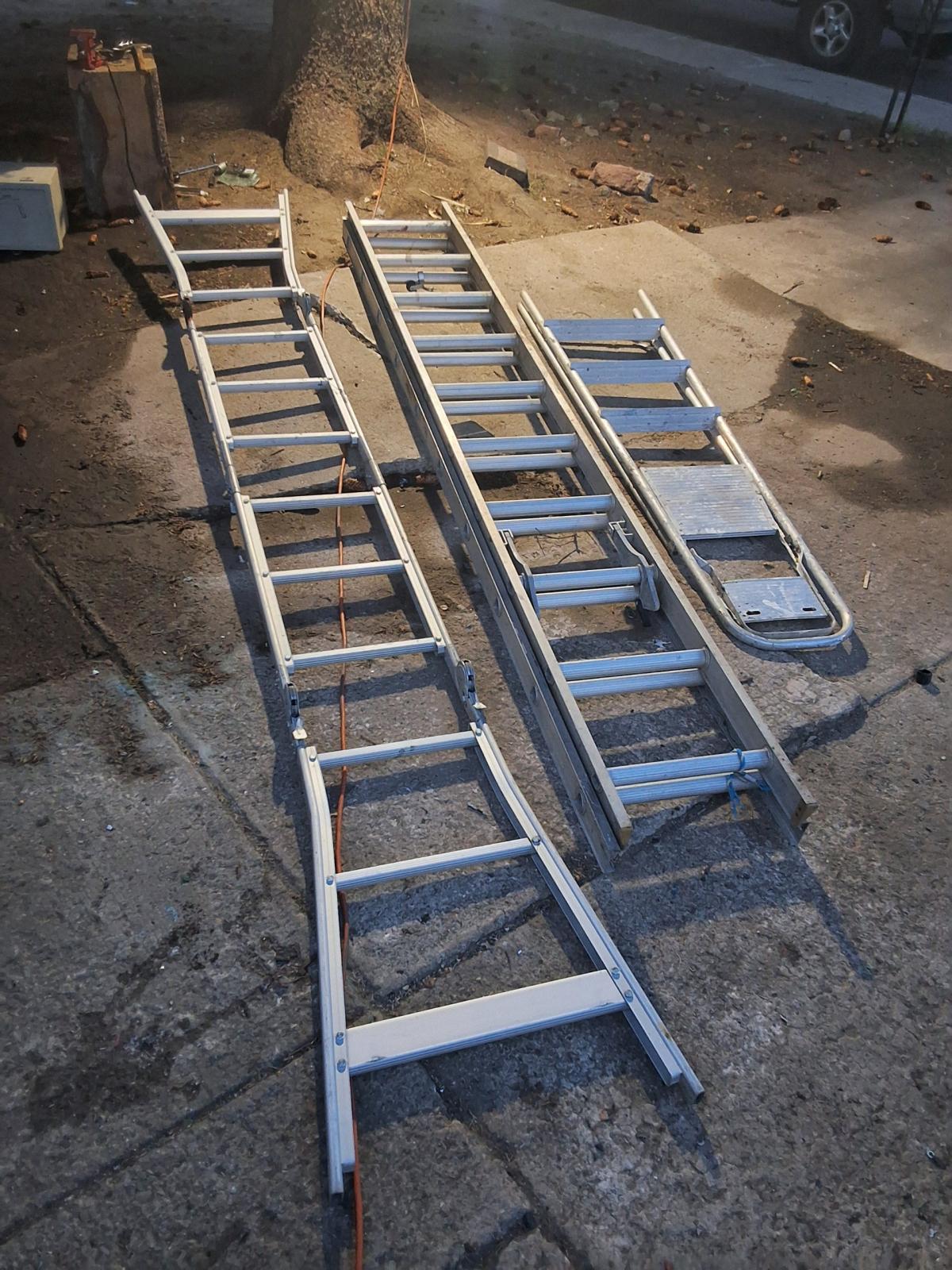 Bauer 20 Aluminum Extension Ladder  Type IA 300 lbs  Heavy D
