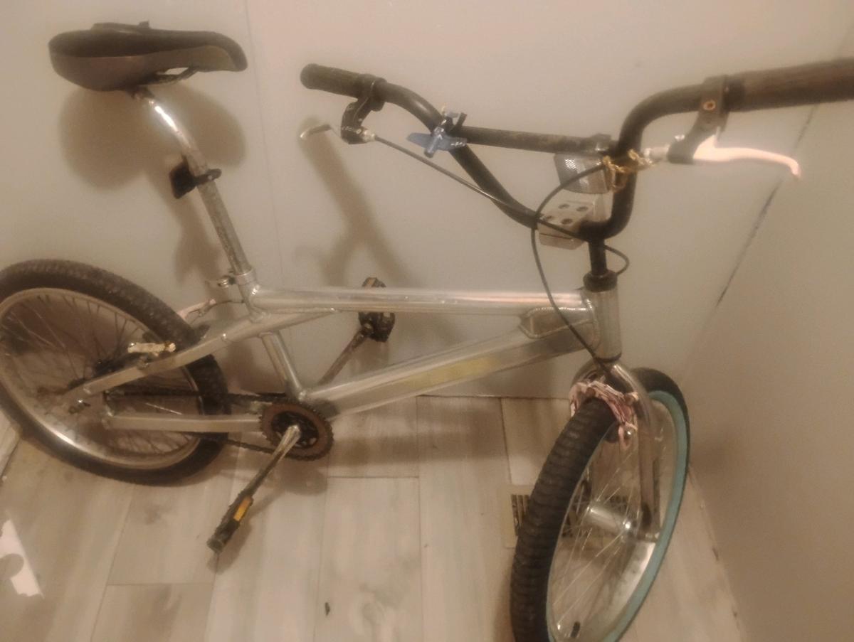 1998diamond back assault 20 inch BMX