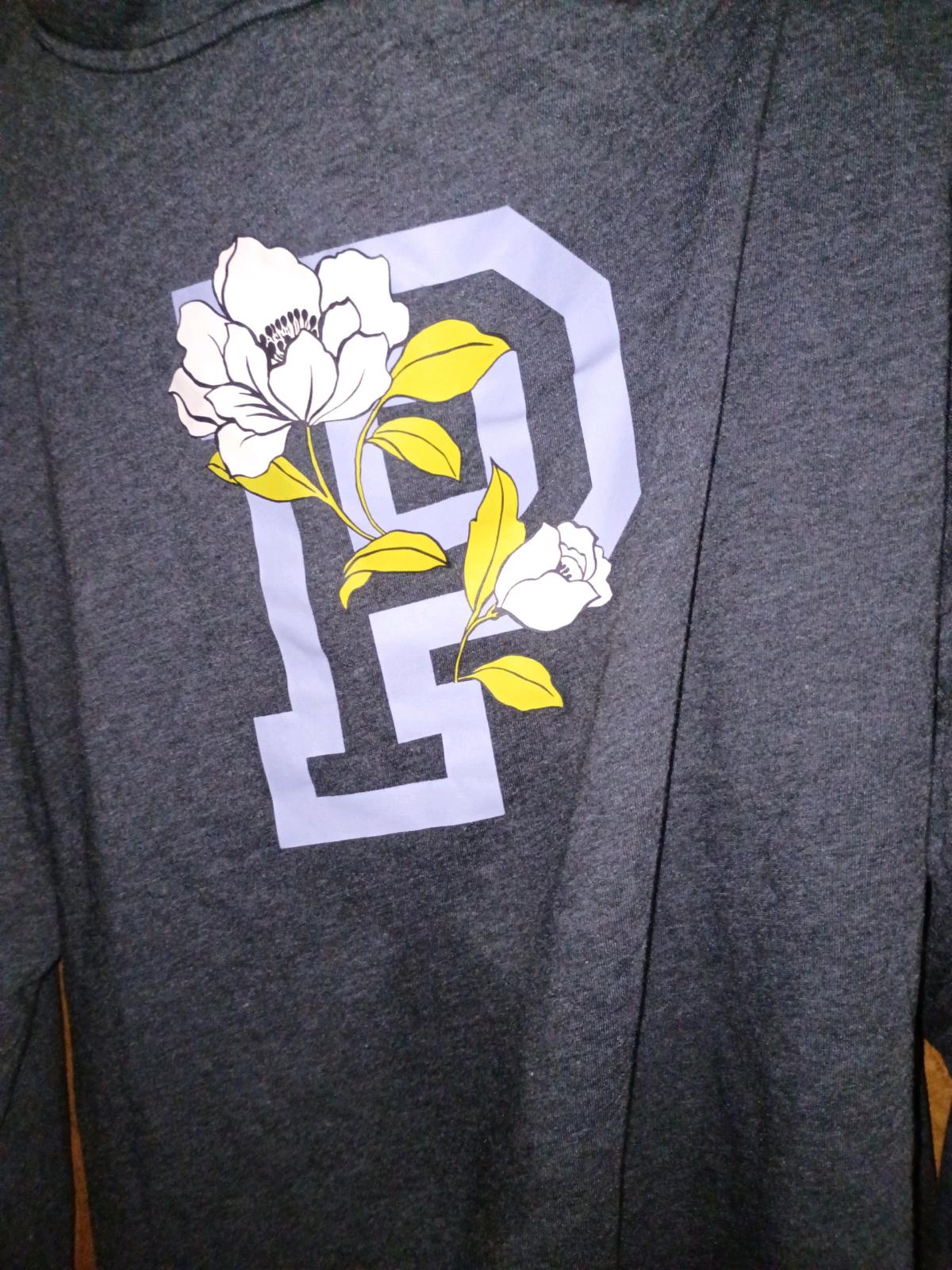 I am selling this grey Victorias secret hoodie