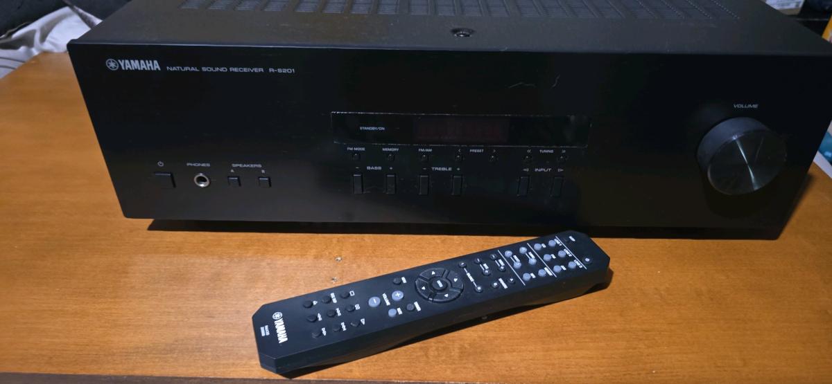 Yamaha RS201 Natural Sound Receiver