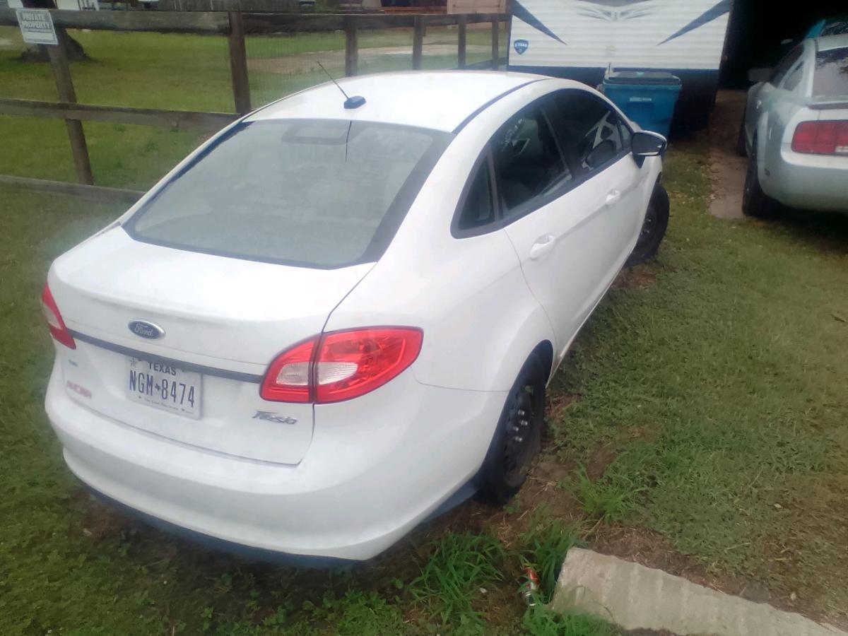 2013 Ford fiesta 90000 miles good shape