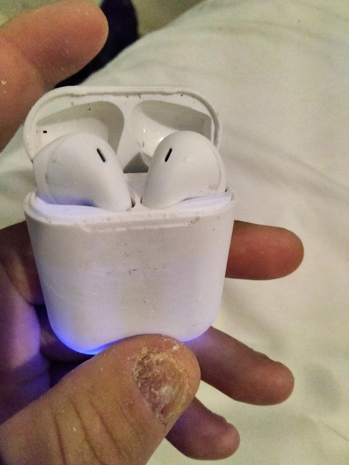 APPLE EARBUDS WIRELESS 2ND GERNATION