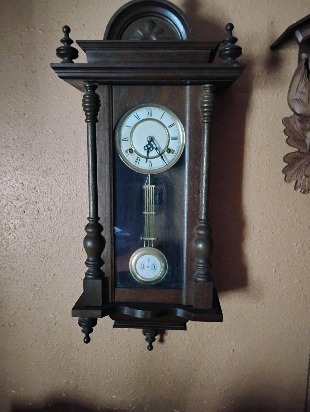 wall hanging clock