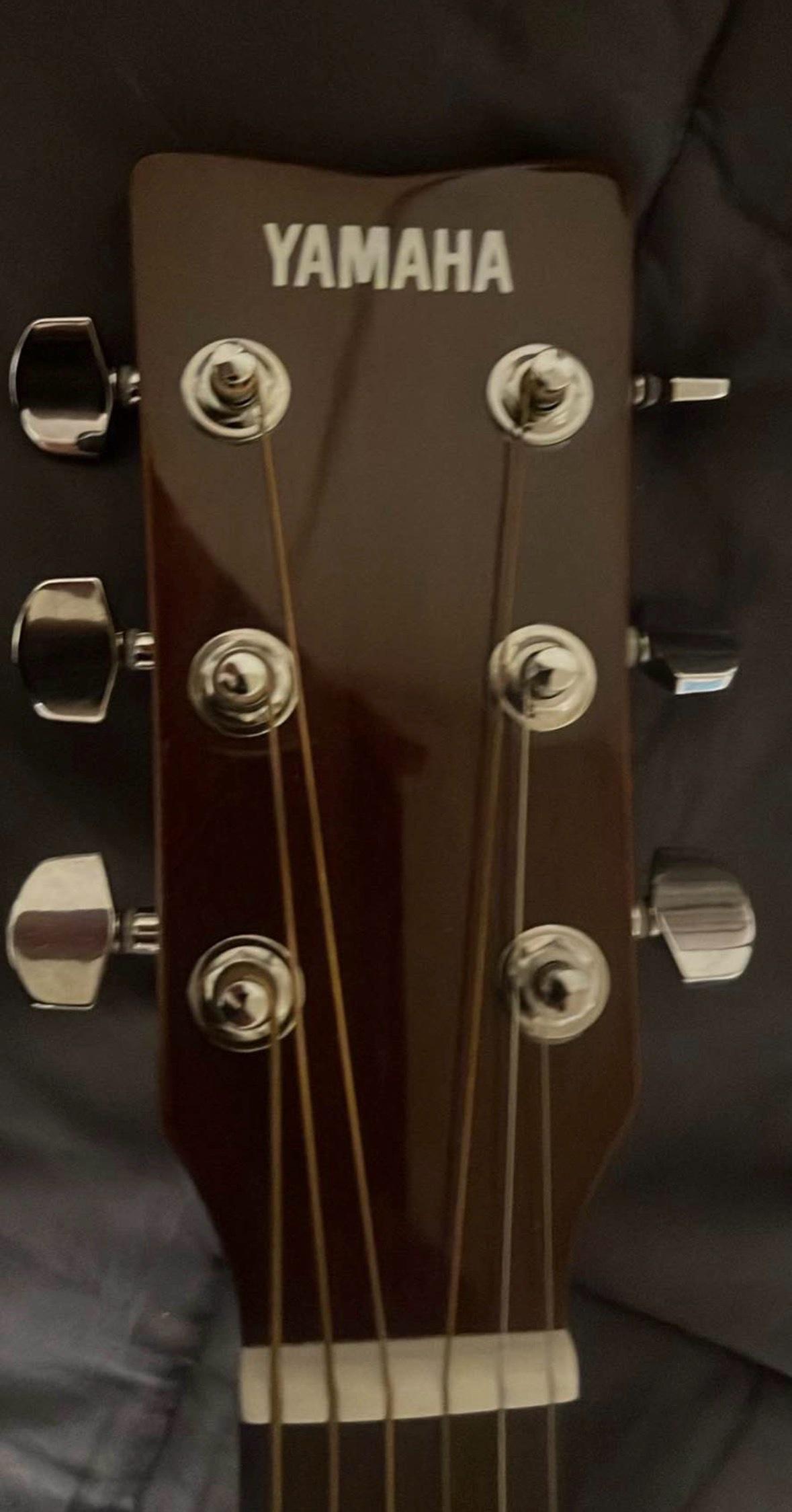 Yamaha Acoustic Guitar