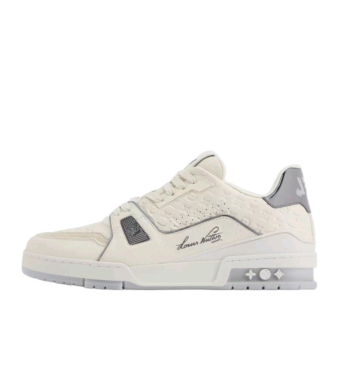 Looking for bulk buyers for shoes Contac