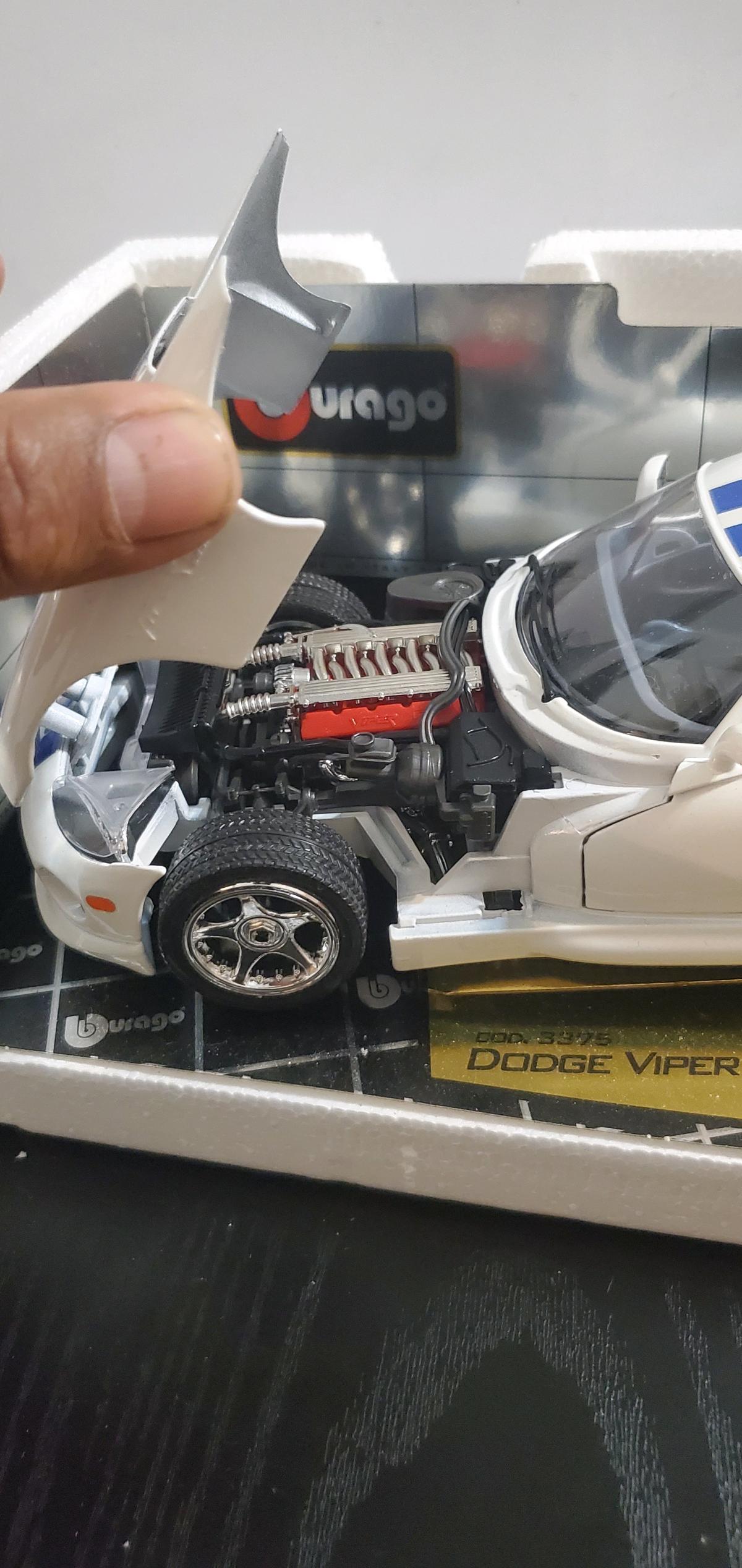 scale Bburago Gold Collection 1997 Dodge Viper GTS Coupe