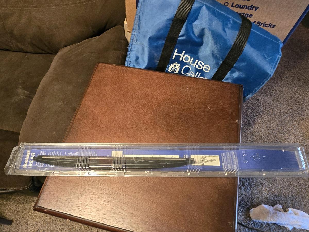 Duralast 12 Rear Wiper Blade DLR12  Brand New