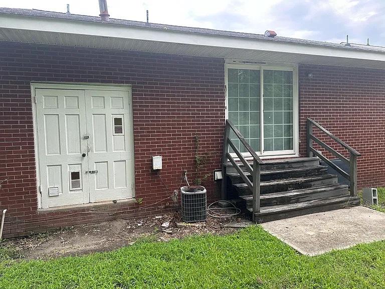 3 Beds 1 Bath House For Rent