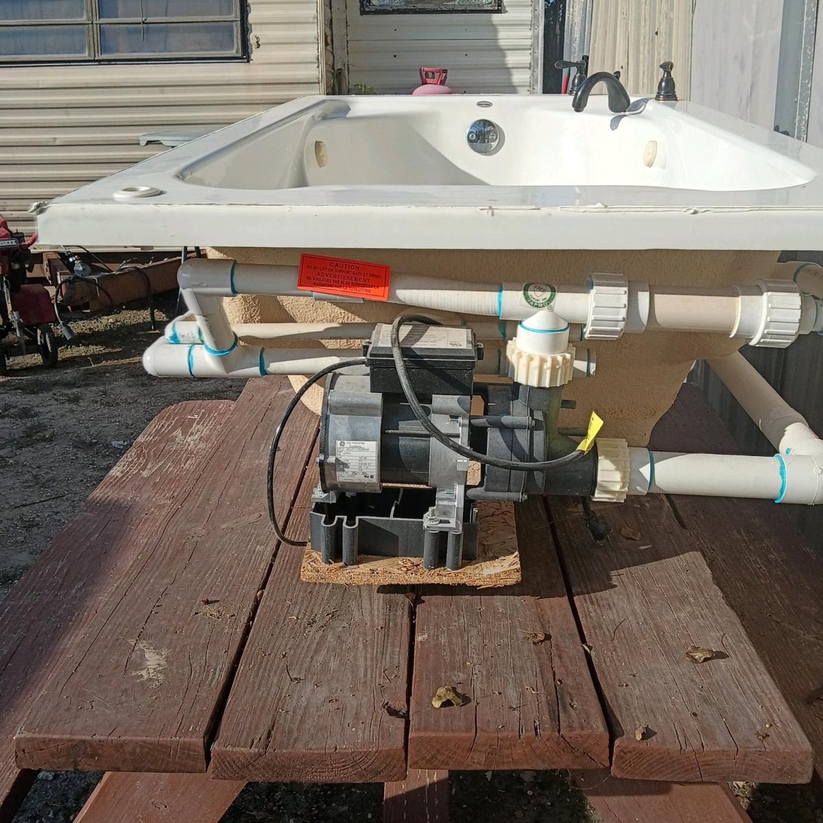 whirlpool white acrylic jetter Bathtub Jacuzzi