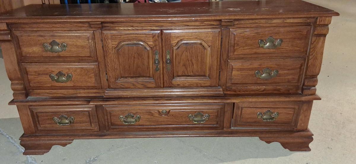 Gorgeous Vintage Dixie Oak 3 piece Dresser set