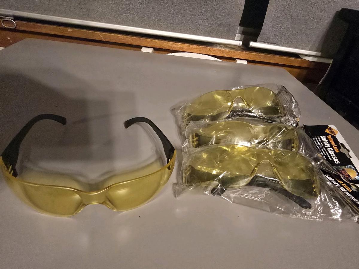 Selling a big lot of 11 safety glasses and protective goggle