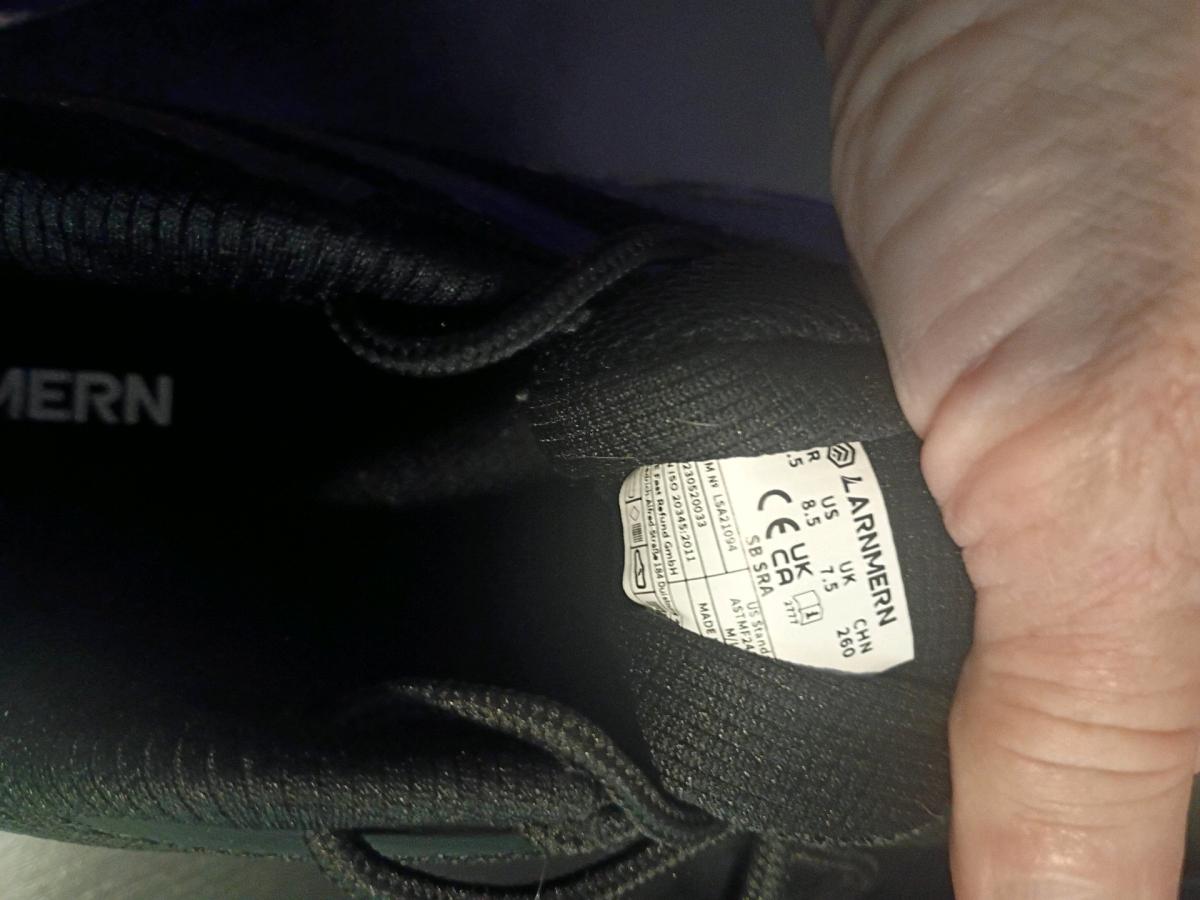 mens work shoes never worn excellent if you on your feet alo