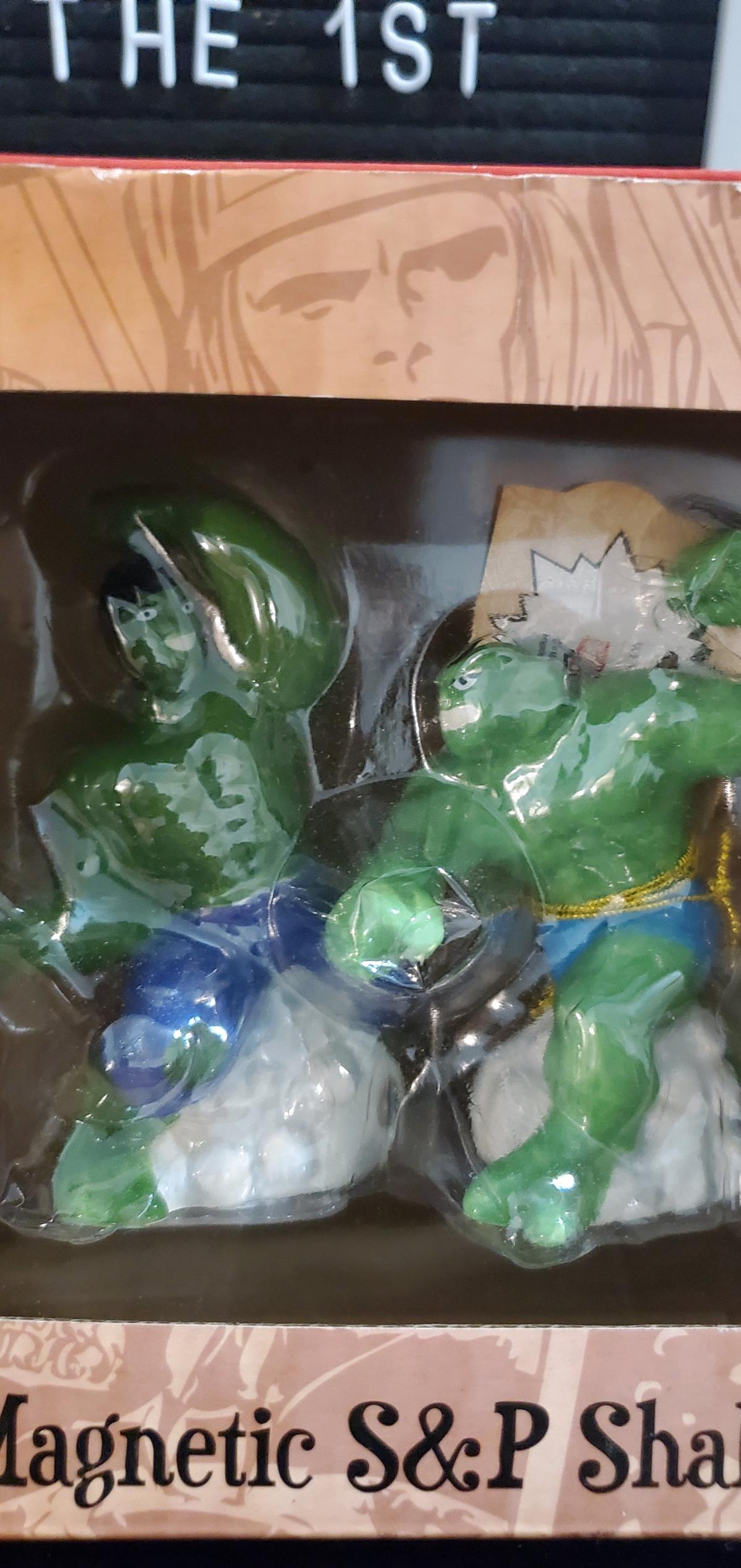 Marvel Hulk vs Abomination Magnetic Salt and Pepper Shakers