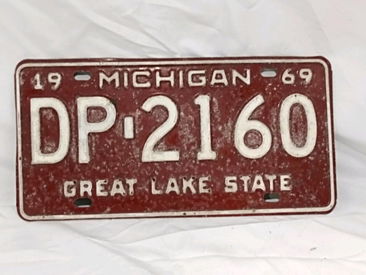 VARIOUS VINTAGE STATE LICENSE PLATES