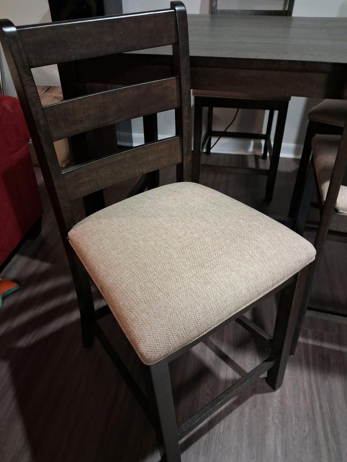 Dining Room Set No scratches or tears Wine rack with Shelves