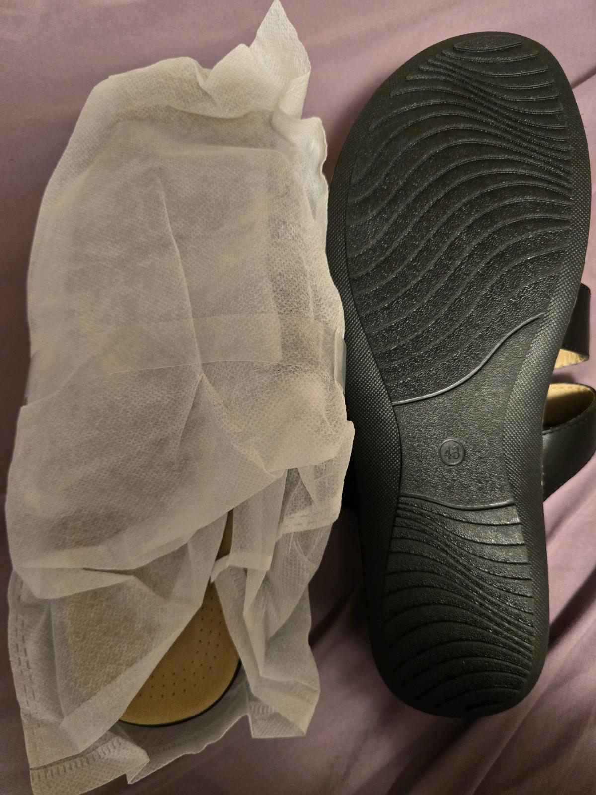 Shibever comfortable sandal for 10