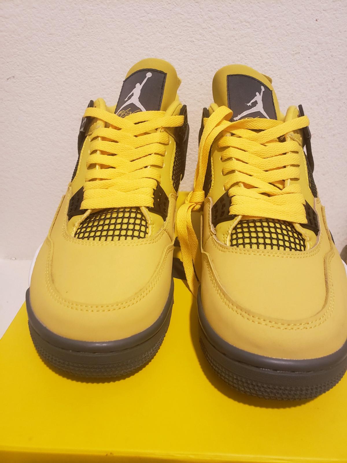 Jordan 4 Retro Lightning size 10 never use