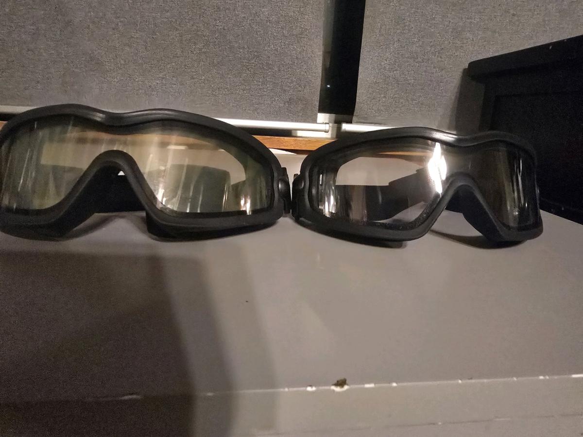 Selling a big lot of 11 safety glasses and protective goggle