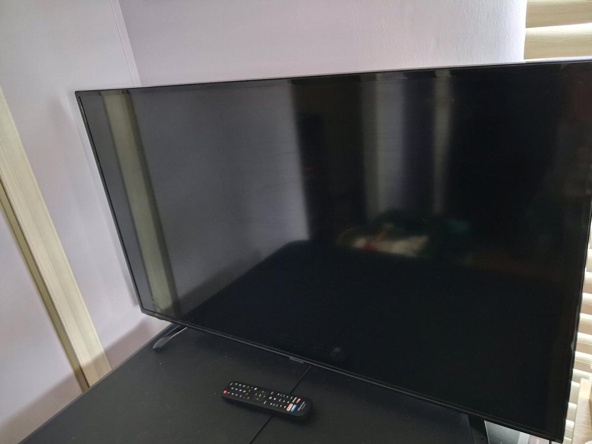 42 inch hisense smart tv with remote