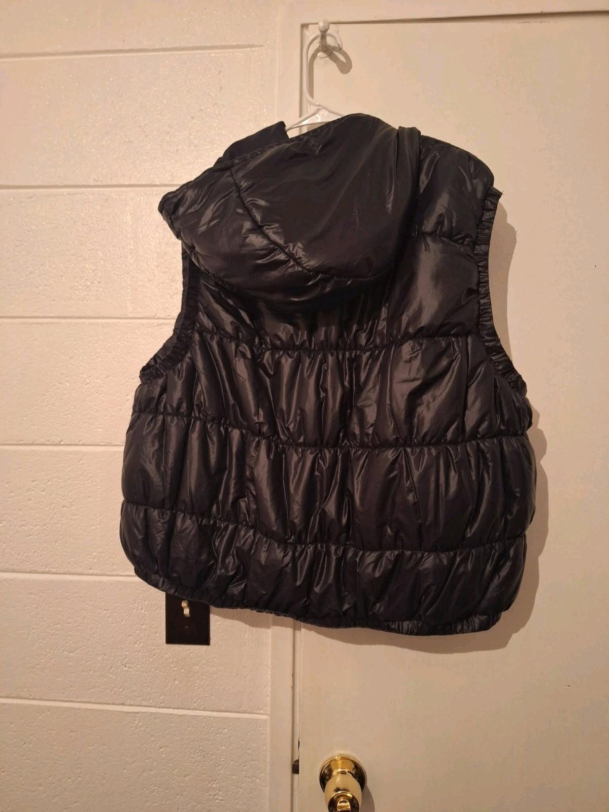 New Black quilted puffer vest with hood size 3X 22