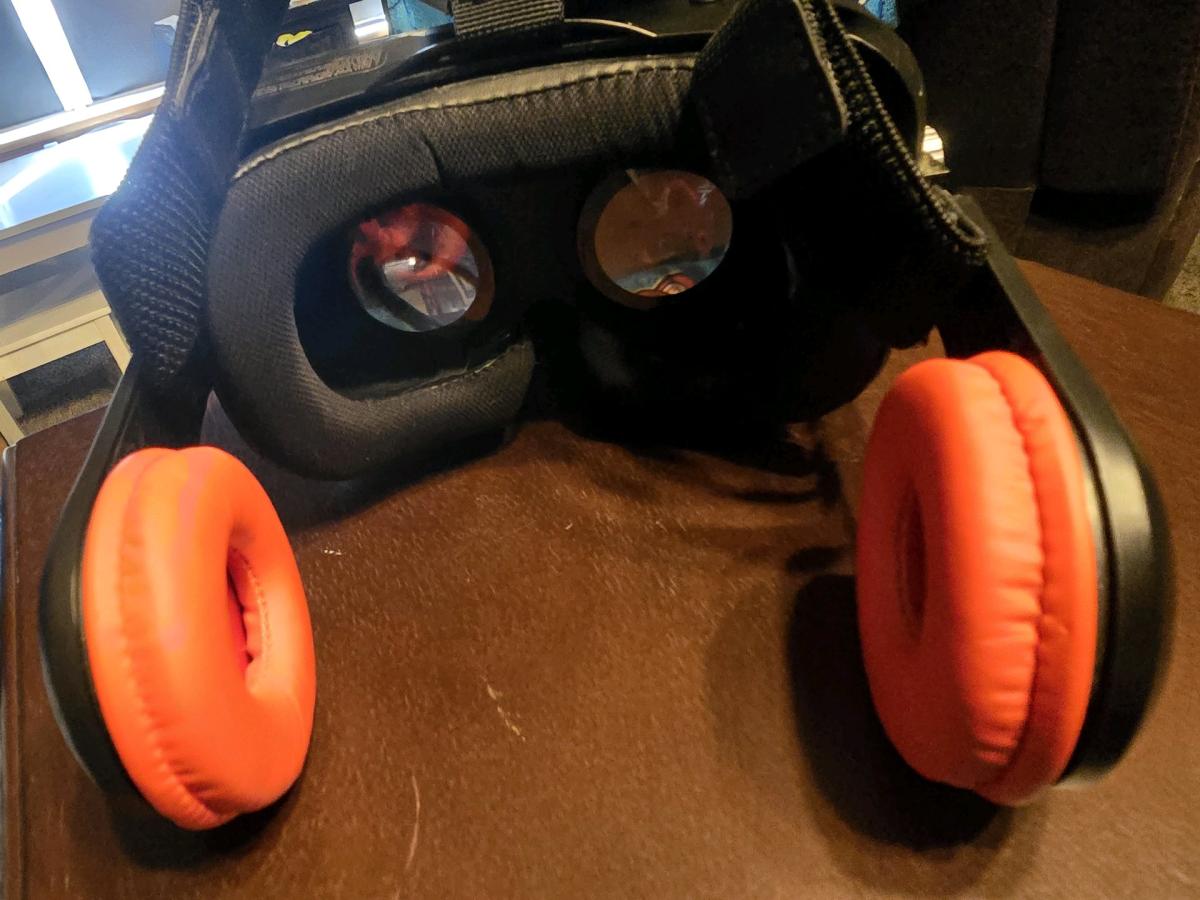 Hype IFX VR Headset with Builtin Headphones for Smartphones