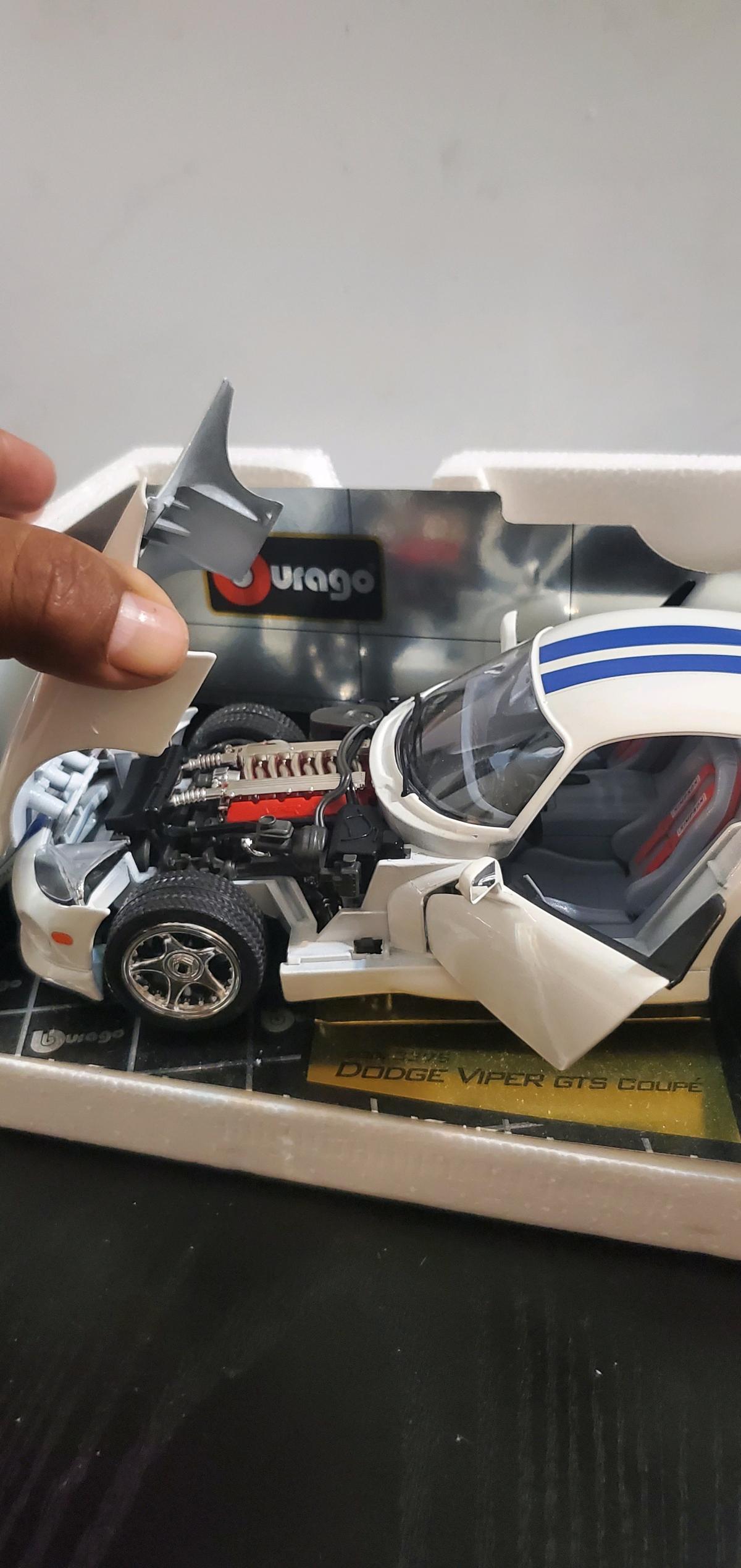 scale Bburago Gold Collection 1997 Dodge Viper GTS Coupe
