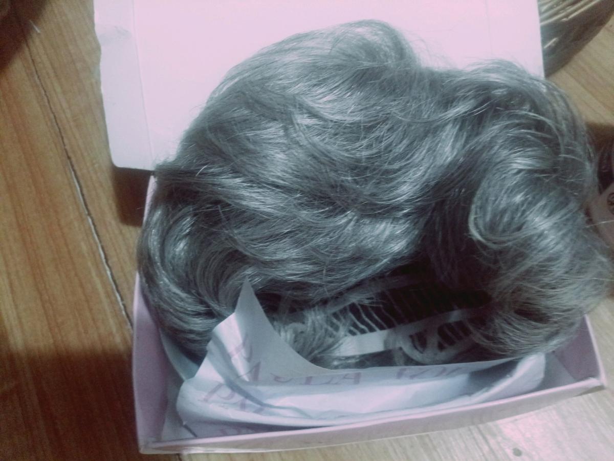 Paula young grey wig 80s style