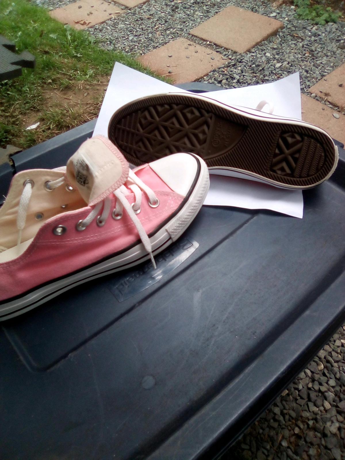 mens pink converse