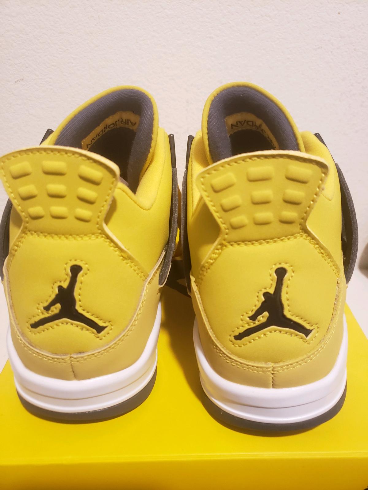 Jordan 4 Retro Lightning size 10 never use