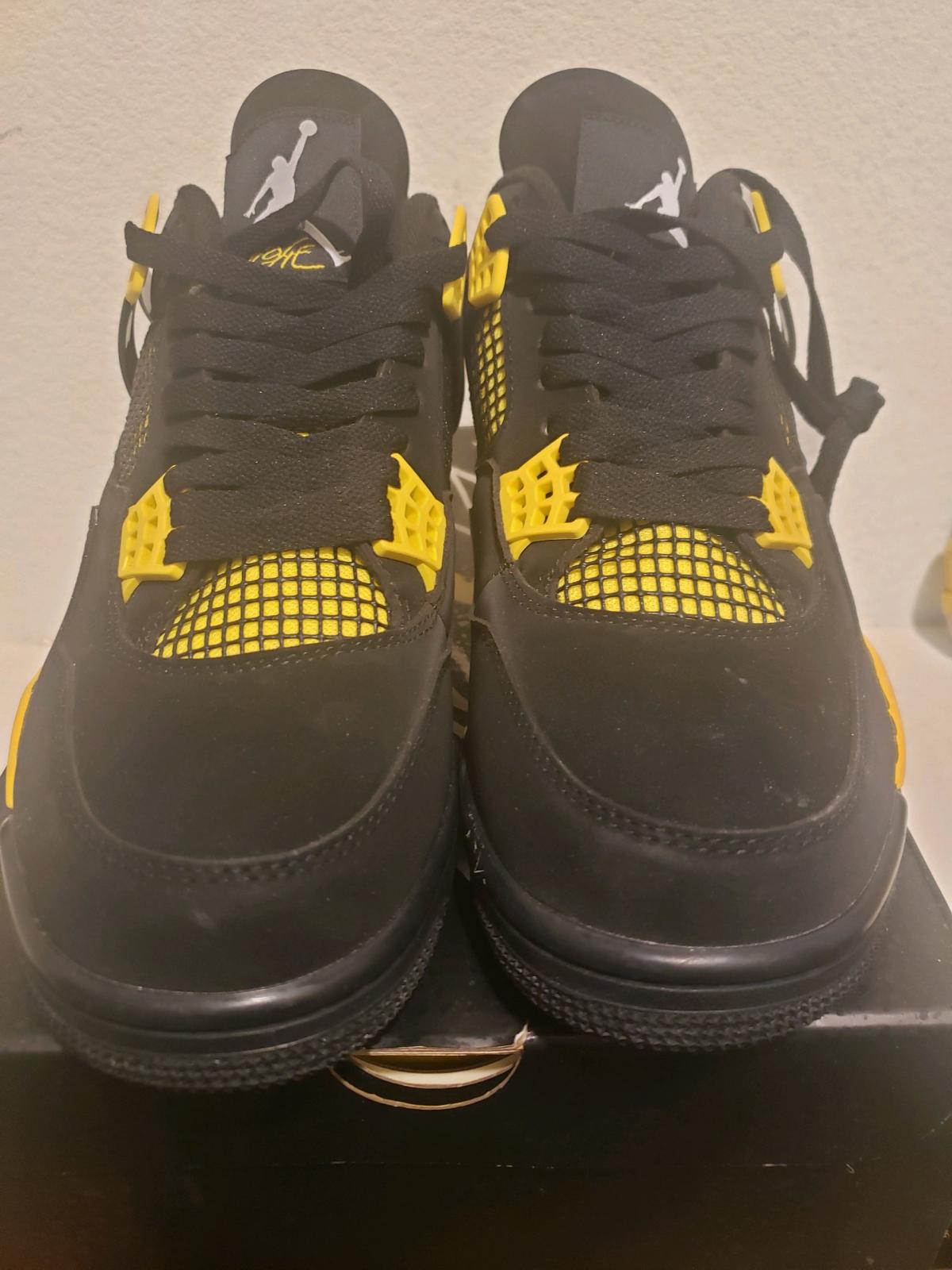 Jordan 4 Retro  Thunder men size 10
