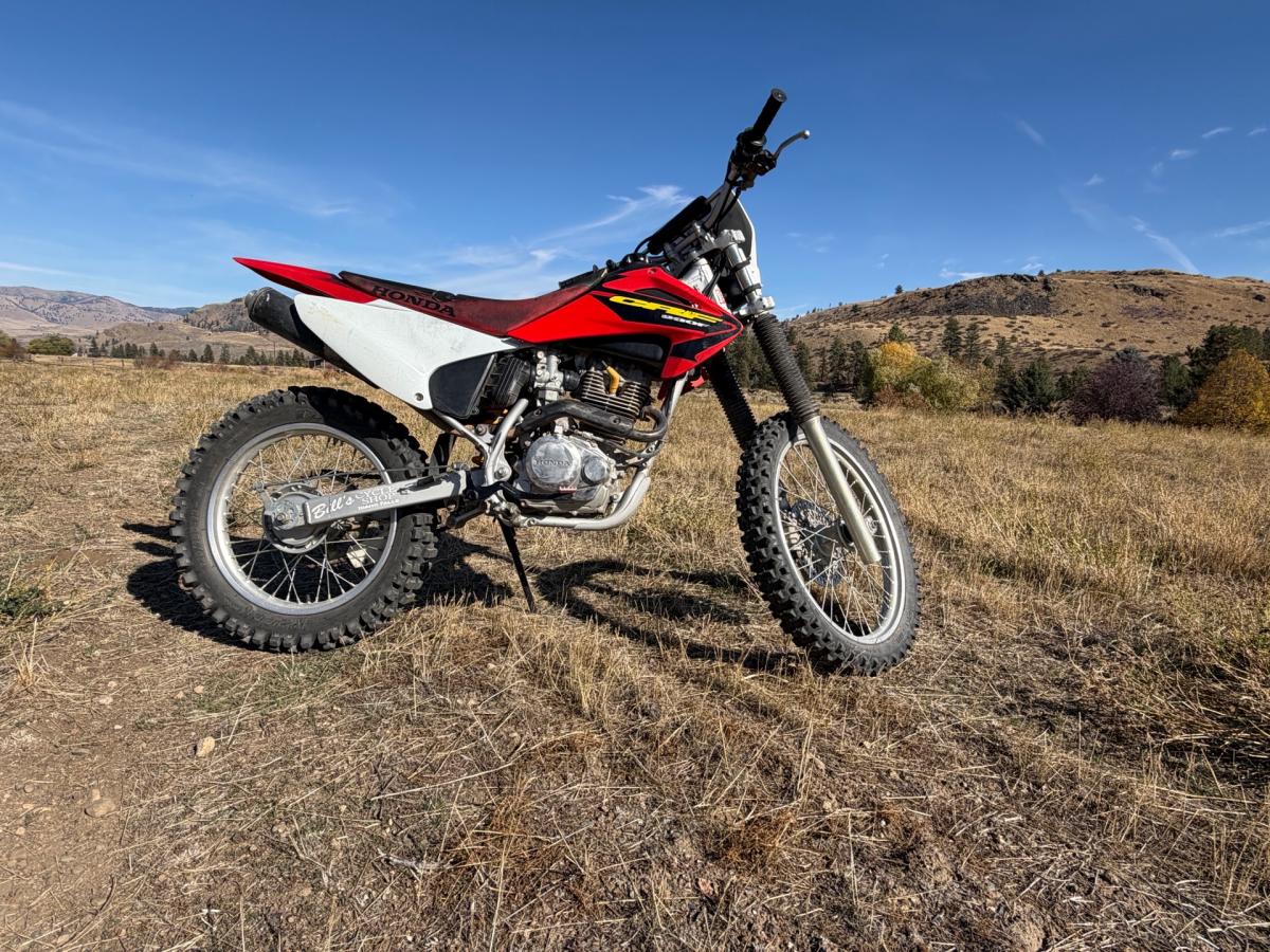 Honda crf230f 2003 with only a little seat damage