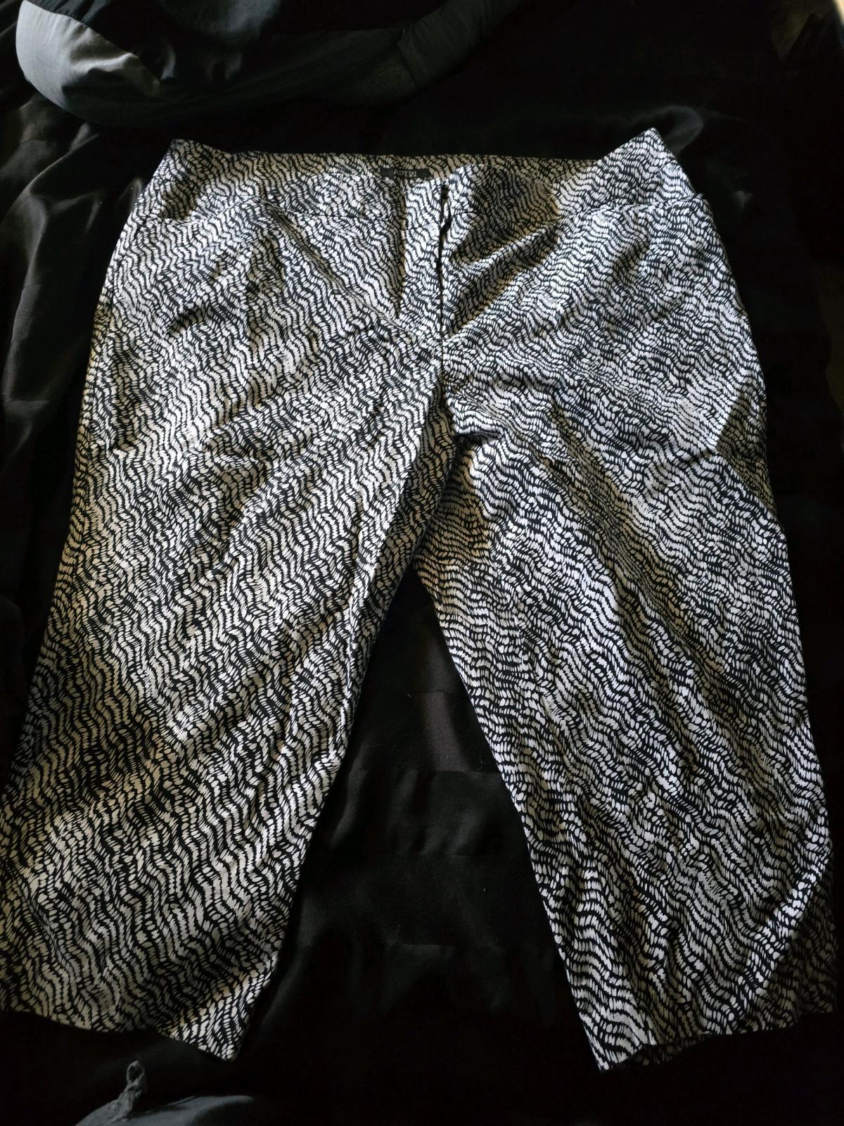Womens Cropped Pants