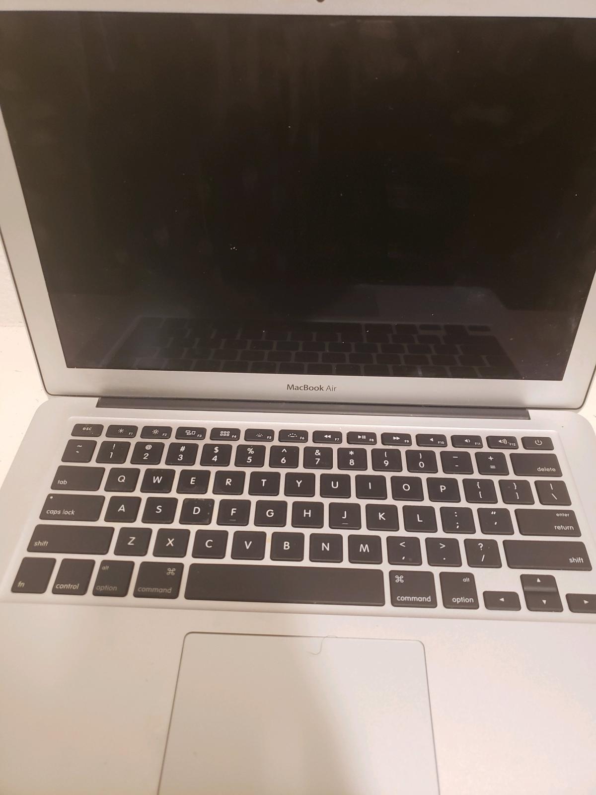 apple Mab book Air its all work just charger