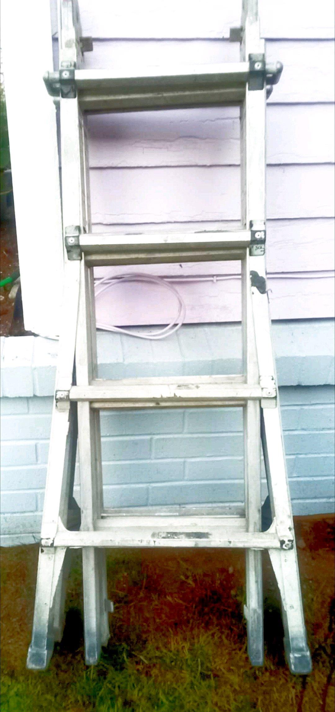 Aluminum MultiPosition Folding Ladder