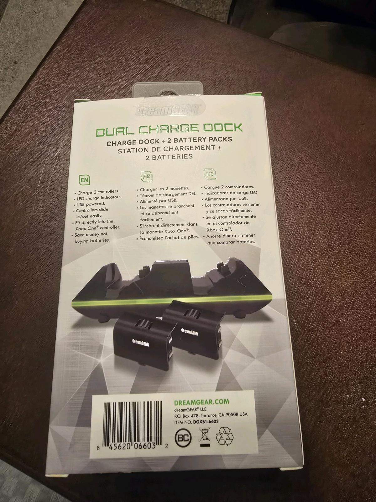 NEW dreamGEAR Dual Charge Dock  2 Battery Packs for Xbox One