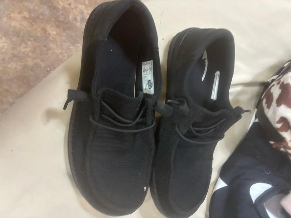 Black hey dude size 9