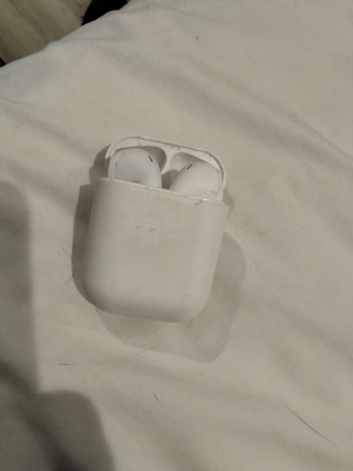 APPLE EARBUDS WIRELESS 2ND GERNATION