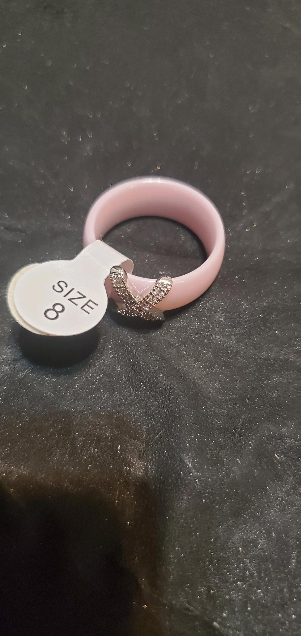 pink ceramic fashion ring featuring