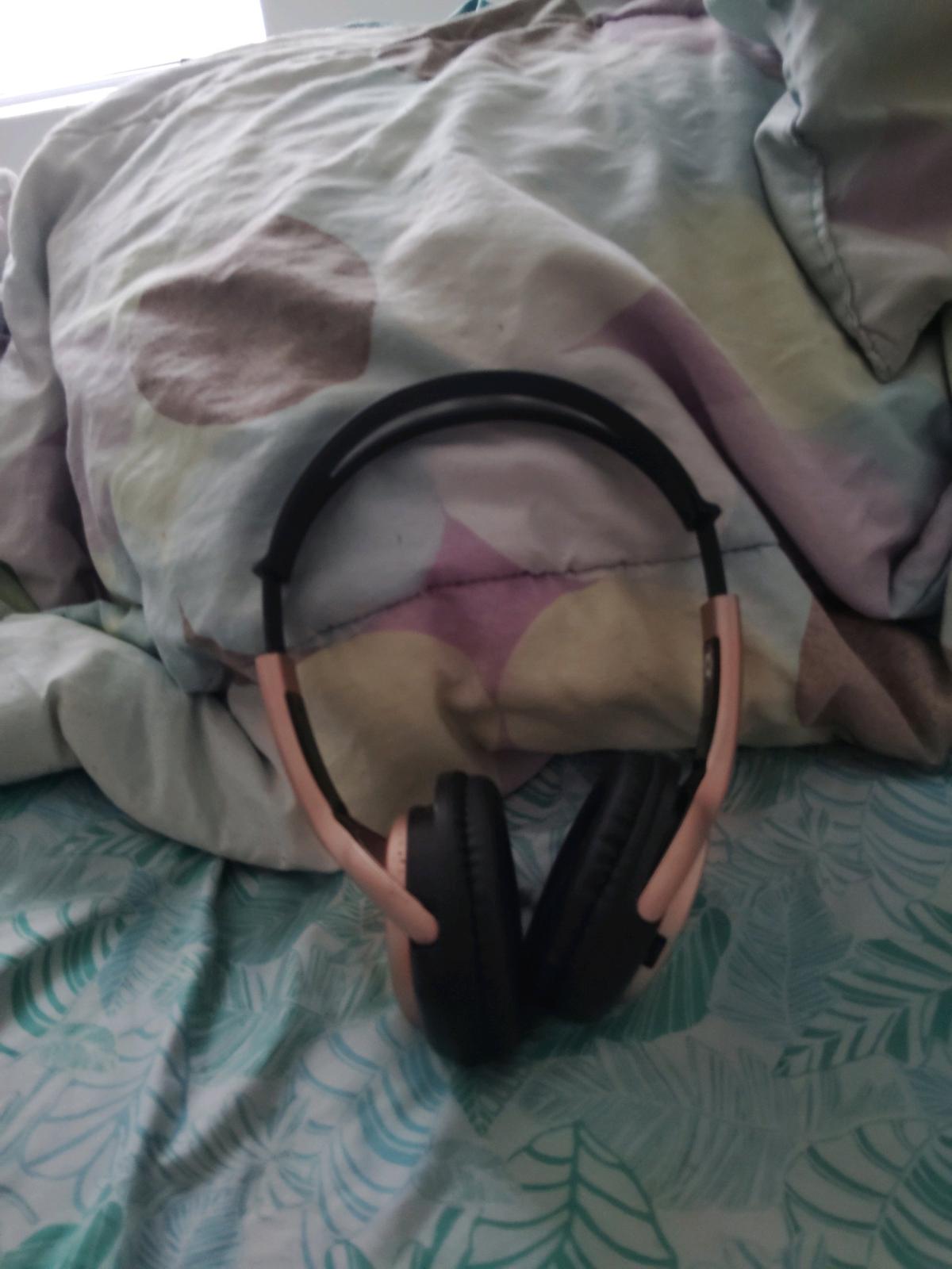 Rose color Bluetooth headphones