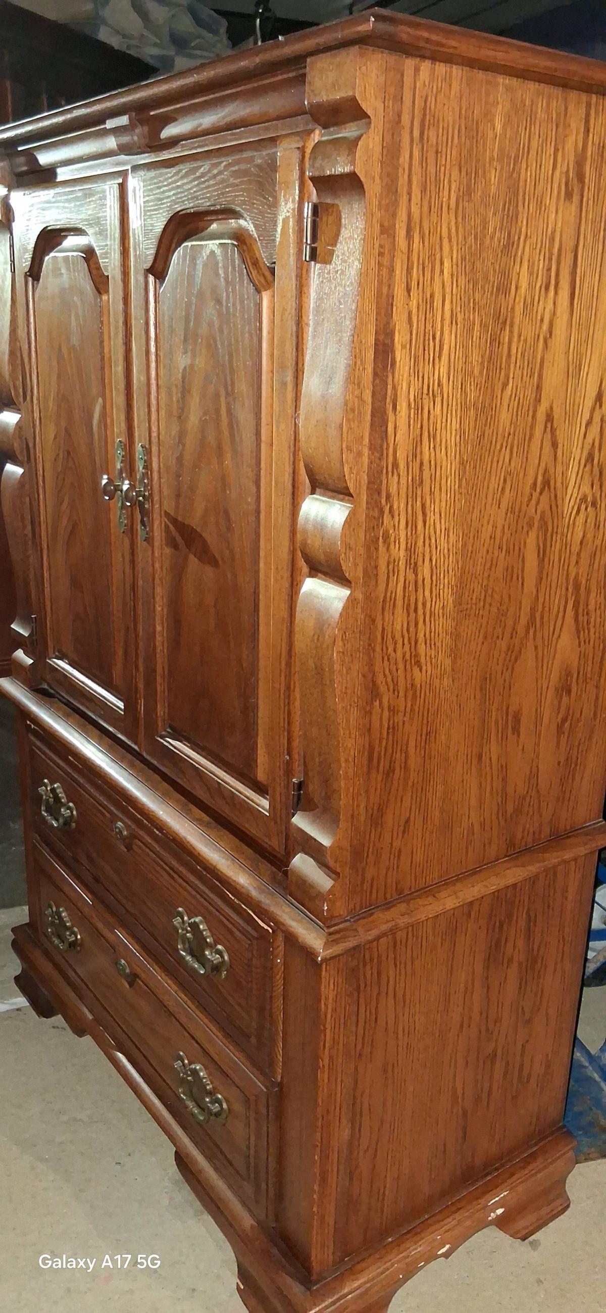 Gorgeous Vintage Dixie Oak 3 piece Dresser set